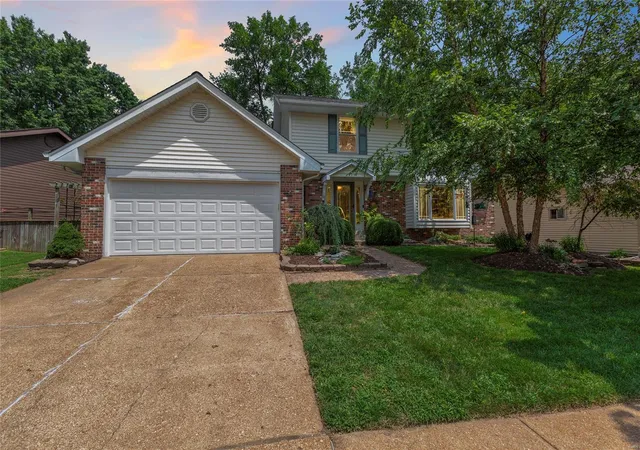 Single Family Residence at 2377 Pierwood Dr, Saint Louis, MO 63129 | MLS# MIS24042125 | | Sold on 2024-10-08
