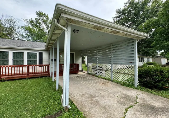 Photo 2 of Single Family Residence at 525 Park St, Monroe City, MO 63456 | MLS# MIS24042158 | | Sold on 2024-12-20