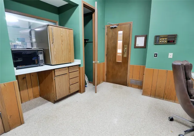 Photo 4 of Single Family Residence at 9224 Halbrook Dr, Saint Louis, MO 63137 | MLS# MIS24042727 | | Sold on 2024-12-20