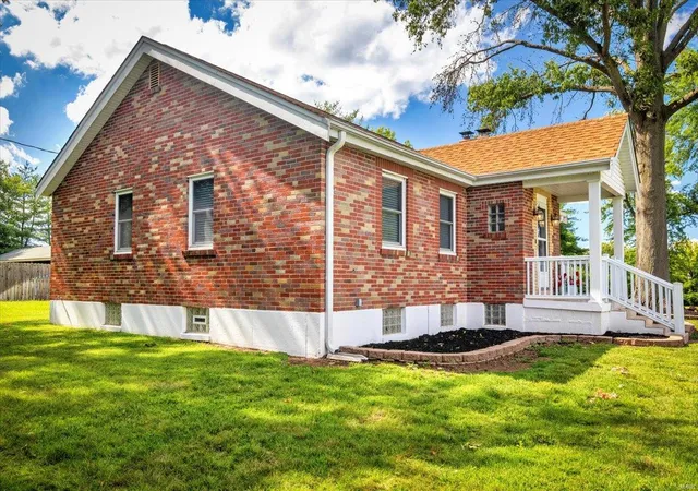 Photo 4 of Single Family Residence at 7935 S Rock Hill Rd, Saint Louis, MO 63123 | MLS# MIS24042731 | | Sold on 2024-12-23