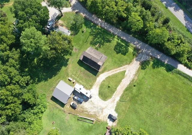 Photo 5 of Single Family Residence at 111 Crooked Creek, Montgomery City, MO 63361 | MLS# MIS24043107 | | Sold on 2025-01-30