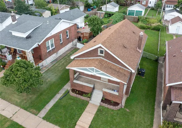 Photo 4 of Single Family Residence at 3820 Bingham Ave, Saint Louis, MO 63116 | MLS# MIS24044697 | | Sold on 2024-10-08