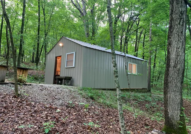 Photo 1 of Farm at 60 Bear Creek Trail, New Florence, MO 63363 | MLS# MIS24045046 | | Sold on 2025-05-07