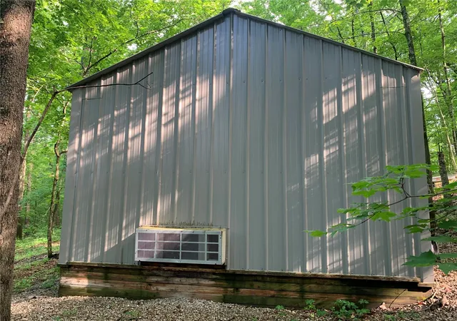 Photo 3 of Farm at 60 Bear Creek Trail, New Florence, MO 63363 | MLS# MIS24045046 | | Sold on 2025-05-07