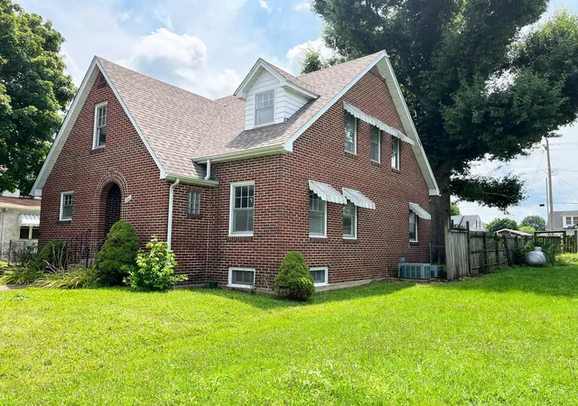 Photo 2 of Single Family Residence at 206 E Lincoln Ave, Owensville, MO 65066 | MLS# MIS24045074 |  | Sold on 2025-01-28