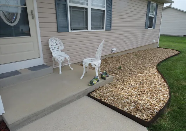 Homes for sale in West Plains, MO | 1612 Luna Dr, West Plains, MO 65775 | MLS# MIS24045559
