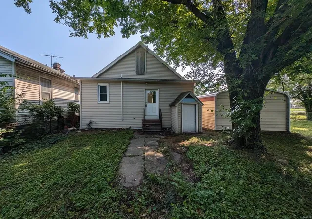 Photo 4 of Single Family Residence at 2618 Gaty Ave, East Saint Louis, IL 62205 | MLS# MIS24045653 | | Sold on 2025-02-26