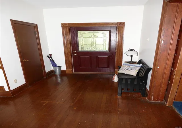 Photo 3 of Single Family Residence at 1515 Hawthorne Pl, Saint Louis, MO 63117 | MLS# MIS24045709 | | Sold on 2025-02-03