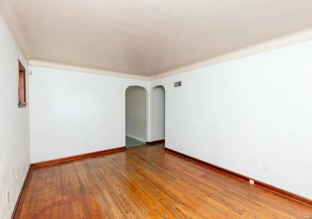 Photo 4 of Single Family Residence at 7100 Idaho Ave, Saint Louis, MO 63111 | MLS# MIS24046100 | | Sold on 2025-02-13