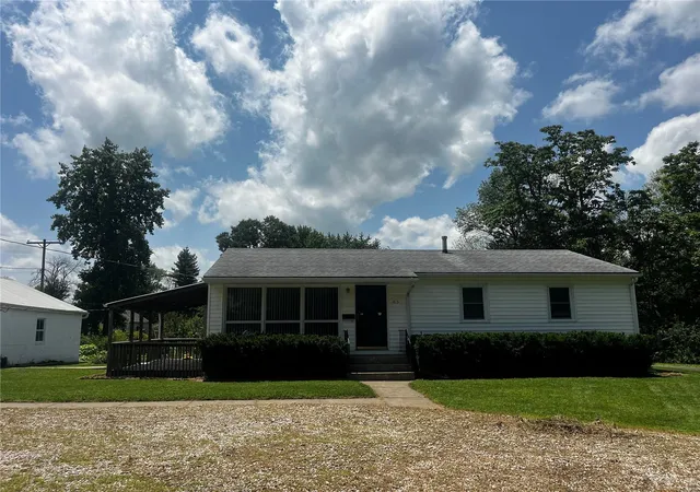 Photo 1 of Single Family Residence at 413 N Grant St, Vandalia, MO 63382 | MLS# MIS24046115 |  | Sold on 2024-09-23