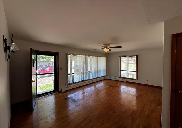Photo 4 of Single Family Residence at 413 N Grant St, Vandalia, MO 63382 | MLS# MIS24046115 |  | Sold on 2024-09-23