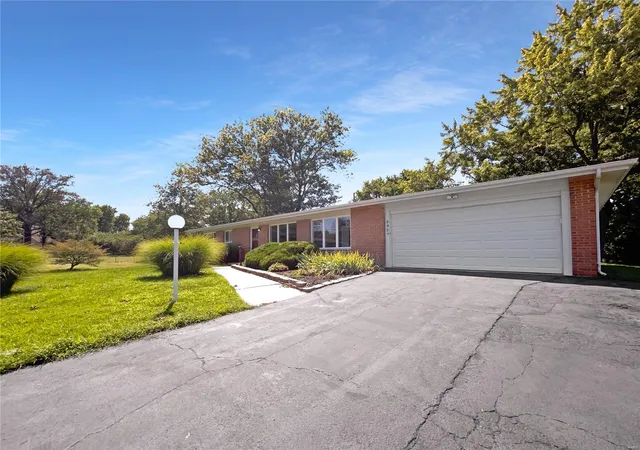 Single Family Residence at 9437 Cimarron Ct, Saint Louis, MO 63132 | MLS# MIS24046442 | | Sold on 2025-01-13