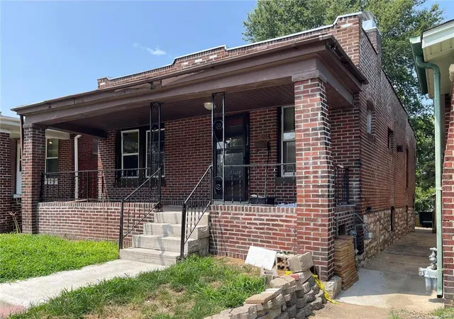 Photo 1 of Single Family Residence at 3935 California Ave, Saint Louis, MO 63118 | MLS# MIS24046669 |  | Sold on 2025-01-08