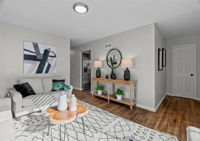 Photo 3 of Single Family Residence at 3711 Wabash Ave, Saint Louis, MO 63109 | MLS# MIS24046851 | | Sold on 2024-09-27
