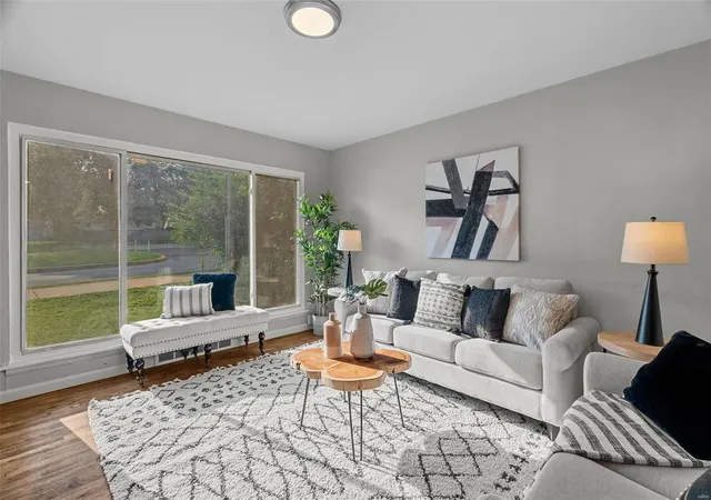 Photo 4 of Single Family Residence at 3711 Wabash Ave, Saint Louis, MO 63109 | MLS# MIS24046851 | | Sold on 2024-09-27