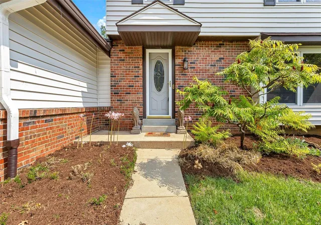 Photo 4 of Single Family Residence at 2153 Chatport Rd, Saint Louis, MO 63129 | MLS# MIS24047063 | | Sold on 2024-12-30