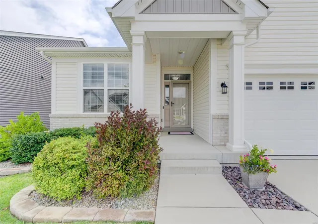 3rd image of 656 Moffett Laurel Dr, Lake Saint Louis, MO 63367 | MLS# MIS24047327
