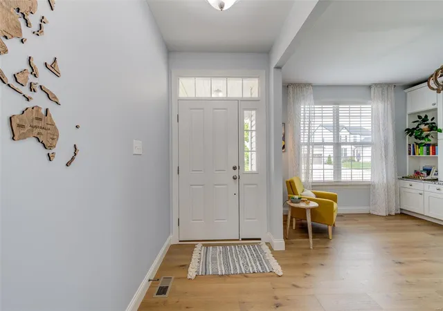 4th image of 656 Moffett Laurel Dr, Lake Saint Louis, MO 63367 | MLS# MIS24047327