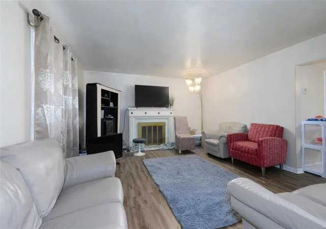 Photo 4 of Single Family Residence at 1063 Raisher Dr, Saint Louis, MO 63130 | MLS# MIS24047618 | | Sold on 2024-10-01