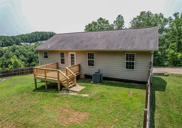 Photo 3 of Single Family Residence at 20909 Hideaway Ln, Saint Robert, MO 65584 | MLS# MIS24047677 | | Sold on 2024-09-06