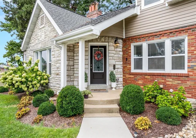 Photo 3 of Single Family Residence at 5325 Wherry Ave, Saint Louis, MO 63109 | MLS# MIS24048361 |  | Sold on 2024-10-08