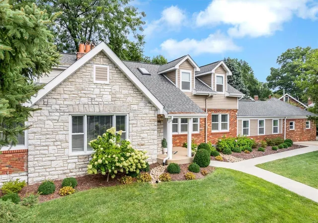 Photo 4 of Single Family Residence at 5325 Wherry Ave, Saint Louis, MO 63109 | MLS# MIS24048361 |  | Sold on 2024-10-08