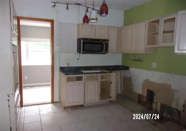 Photo 4 of Single Family Residence at 1223 Waldron Ave, Saint Louis, MO 63130 | MLS# MIS24048390 |  | Sold on 2025-05-16