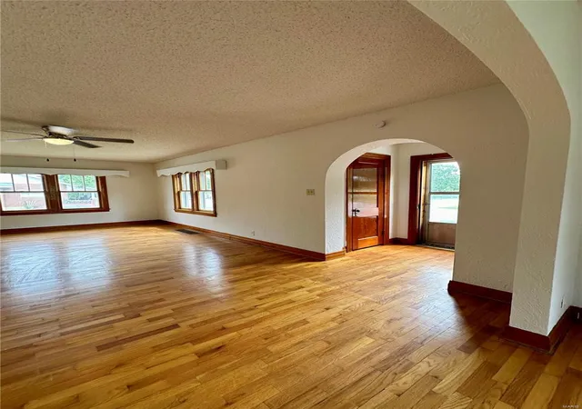 Photo 3 of Single Family Residence at 401 S 4Th St, Owensville, MO 65066 | MLS# MIS24048509 |  | Sold on 2025-03-27