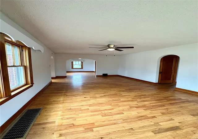 Photo 5 of Single Family Residence at 401 S 4Th St, Owensville, MO 65066 | MLS# MIS24048509 |  | Sold on 2025-03-27