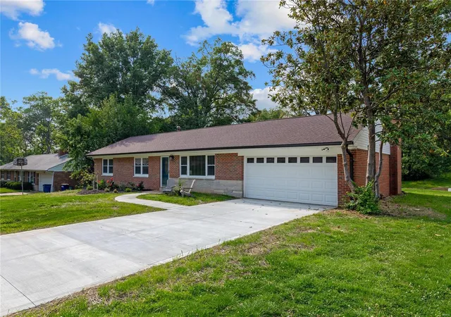 Photo 1 of Single Family Residence at 44 Chieftain Dr, Saint Louis, MO 63146 | MLS# MIS24048726 | | Sold on 2024-09-19