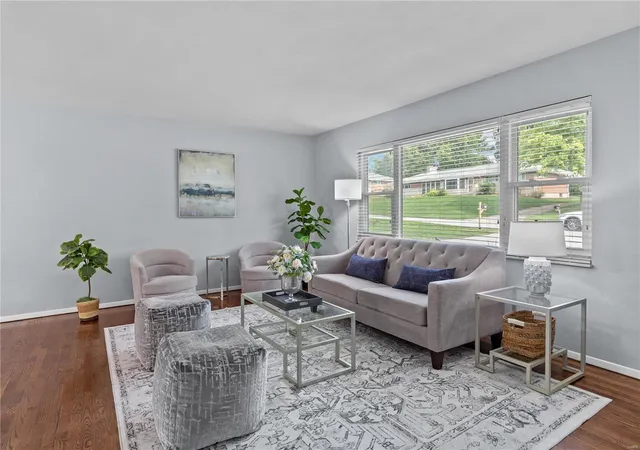 Photo 4 of Single Family Residence at 44 Chieftain Dr, Saint Louis, MO 63146 | MLS# MIS24048726 | | Sold on 2024-09-19