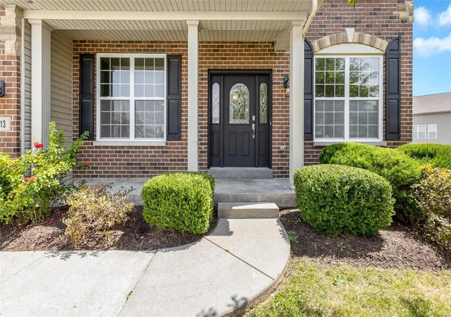 Photo 2 of Single Family Residence at 513 Bayview Pointe Ct, Lake Saint Louis, MO 63367 | MLS# MIS24048884 | | Sold on 2024-10-15