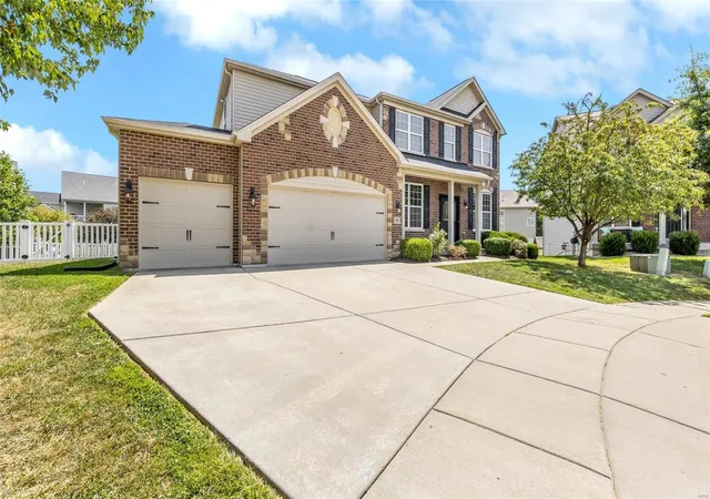 Photo 3 of Single Family Residence at 513 Bayview Pointe Ct, Lake Saint Louis, MO 63367 | MLS# MIS24048884 | | Sold on 2024-10-15
