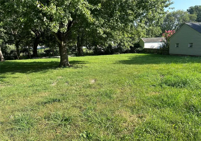 Photo 3 of Single Family Residence at 686 Market St, Sainte Genevieve, MO 63670 | MLS# MIS24048897 | | Sold on 2024-10-09