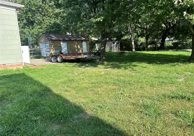 Photo 4 of Single Family Residence at 686 Market St, Sainte Genevieve, MO 63670 | MLS# MIS24048897 | | Sold on 2024-10-09