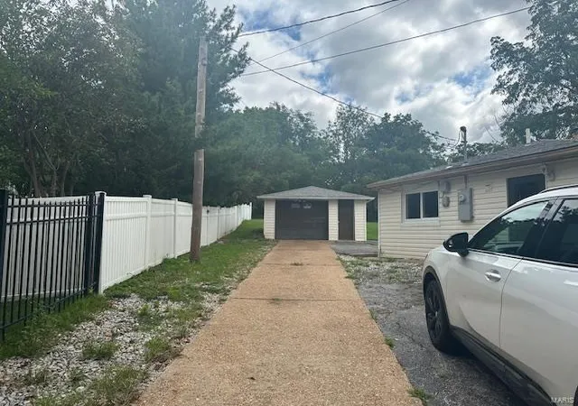 Photo 1 of Single Family Residence at 849 Forder Rd, Saint Louis, MO 63129 | MLS# MIS24049031 |  | Sold on 2025-01-10