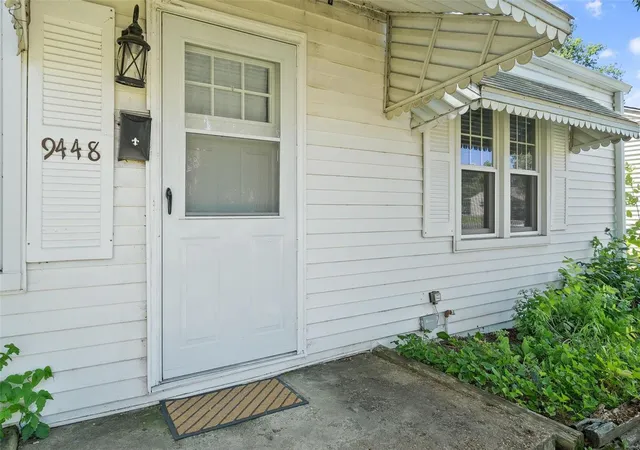 Photo 2 of Single Family Residence at 9448 Ridge Ave, Saint Louis, MO 63114 | MLS# MIS24049398 | | Sold on 2024-12-19