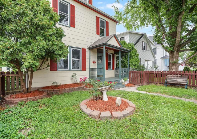 Photo 1 of Single Family Residence at 1002 Madison, Saint Charles, MO 63301 | MLS# MIS24049405 |  | Sold on 2024-10-10