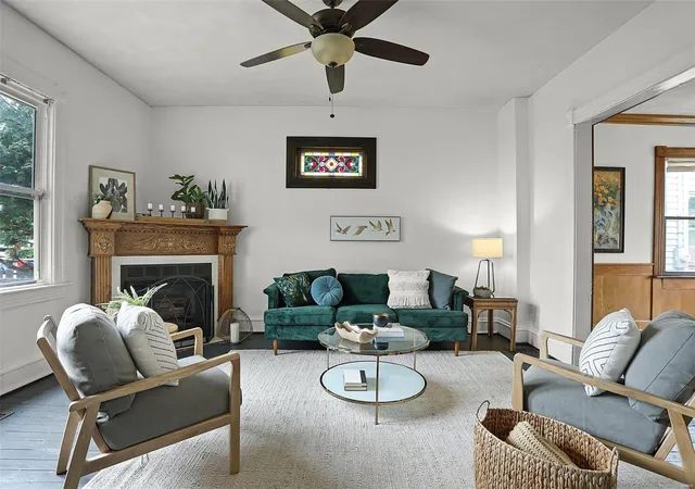 Photo 4 of Single Family Residence at 1002 Madison, Saint Charles, MO 63301 | MLS# MIS24049405 |  | Sold on 2024-10-10