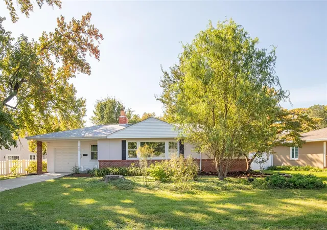 1st image of 640 Lewiston Dr, Saint Louis, MO 63122 | MLS# MIS24049681