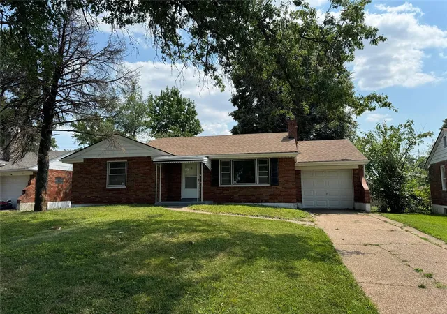 Single Family Residence at 1232 Duenke Dr, Saint Louis, MO 63137 | MLS# MIS24049772 | | Sold on 2025-01-10