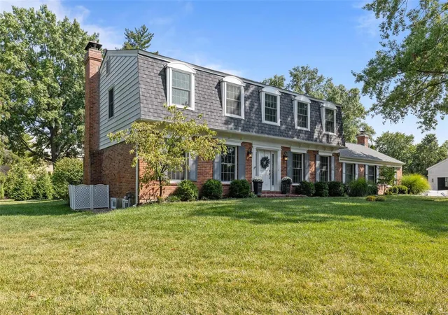 Photo 2 of Single Family Residence at 310 Conway Lake Dr, Saint Louis, MO 63141 | MLS# MIS24049935 | | Sold on 2025-04-09
