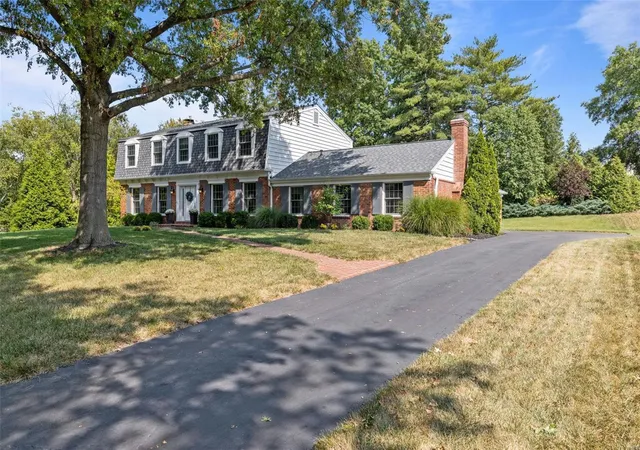 Photo 3 of Single Family Residence at 310 Conway Lake Dr, Saint Louis, MO 63141 | MLS# MIS24049935 | | Sold on 2025-04-09