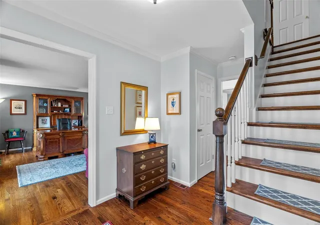 Photo 4 of Single Family Residence at 310 Conway Lake Dr, Saint Louis, MO 63141 | MLS# MIS24049935 | | Sold on 2025-04-09