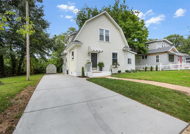 Photo 1 of Single Family Residence at 215 Eldridge Ave, Saint Louis, MO 63119 | MLS# MIS24050180 |  | Sold on 2024-10-10