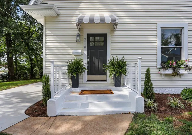 Photo 2 of Single Family Residence at 215 Eldridge Ave, Saint Louis, MO 63119 | MLS# MIS24050180 |  | Sold on 2024-10-10