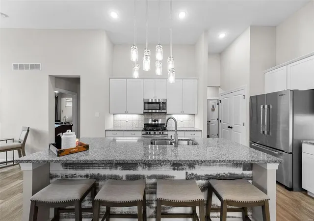 Photo 1 of Single Family Residence at 182 Sandfort Ln, Saint Charles, MO 63301 | MLS# MIS24050290 | | Sold on 2024-10-08