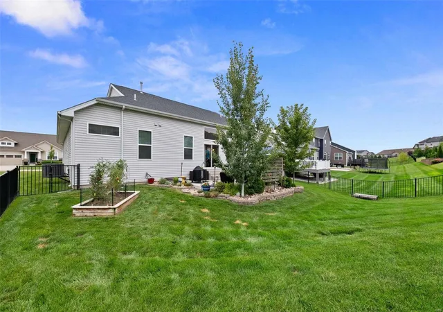 Photo 4 of Single Family Residence at 182 Sandfort Ln, Saint Charles, MO 63301 | MLS# MIS24050290 | | Sold on 2024-10-08
