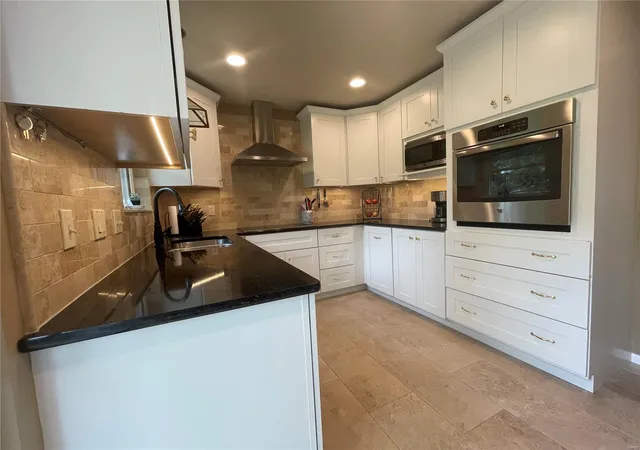 Photo 1 of Single Family Residence at 609 Fox Creek Ct, Saint Louis, MO 63126 | MLS# MIS24050464 | | Sold on 2025-04-10