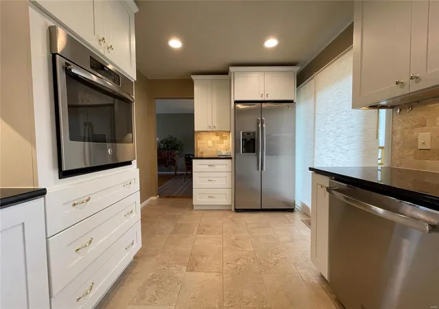 Photo 2 of Single Family Residence at 609 Fox Creek Ct, Saint Louis, MO 63126 | MLS# MIS24050464 | | Sold on 2025-04-10